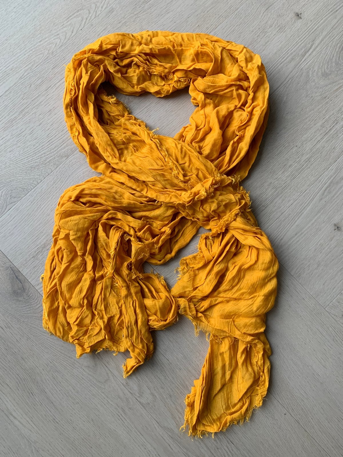 Okergele sjaal/ sjawl, Kleding | Dames, Ophalen of Verzenden, Zo goed als nieuw, Sjaal