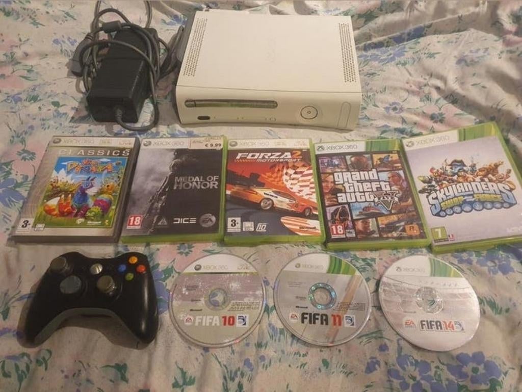 Complete Xbox 360 60GB + controller + 8 games (GTA/FIFA), Spelcomputers en Games, Spelcomputers | Xbox 360, 60 GB, 360 Pro of Premium