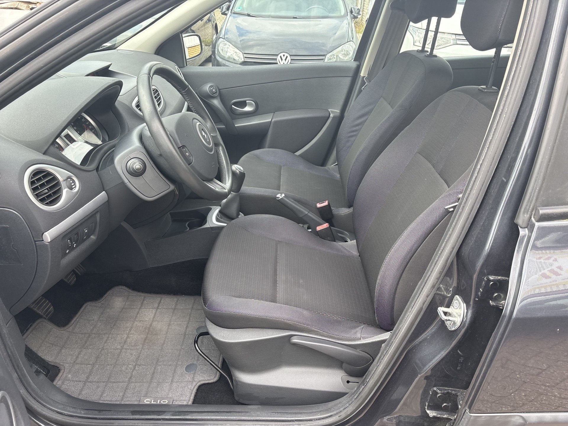 Renault Clio 1.2 TCE Collection AIRCO APK T/M 24-2-2027, Voorwielaandrijving, Gebruikt, Zwart, 4 cilinders