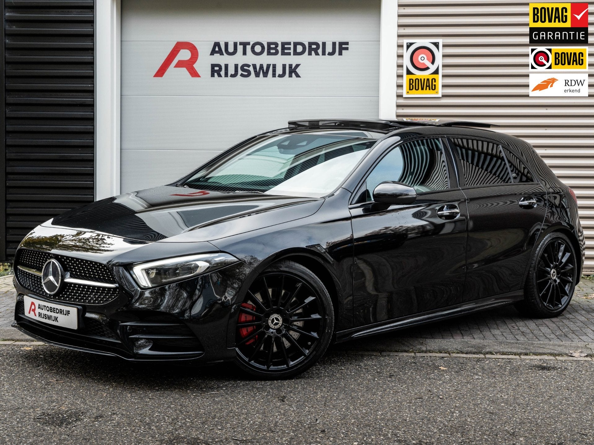 Mercedes-Benz A-klasse 250 4MATIC Premium Plus Pano/360/Burm, Auto's, Automaat, Dealer onderhouden, 15 km/l, Euro 6