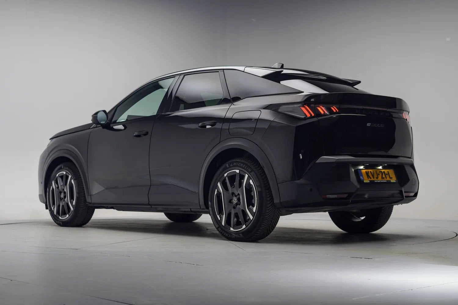 Peugeot E-3008 Allure 73 kWh [ Navi Apple/Android Adaptieve, Auto's, 0 cilinders, Zwart, Leder, SUV of Terreinwagen