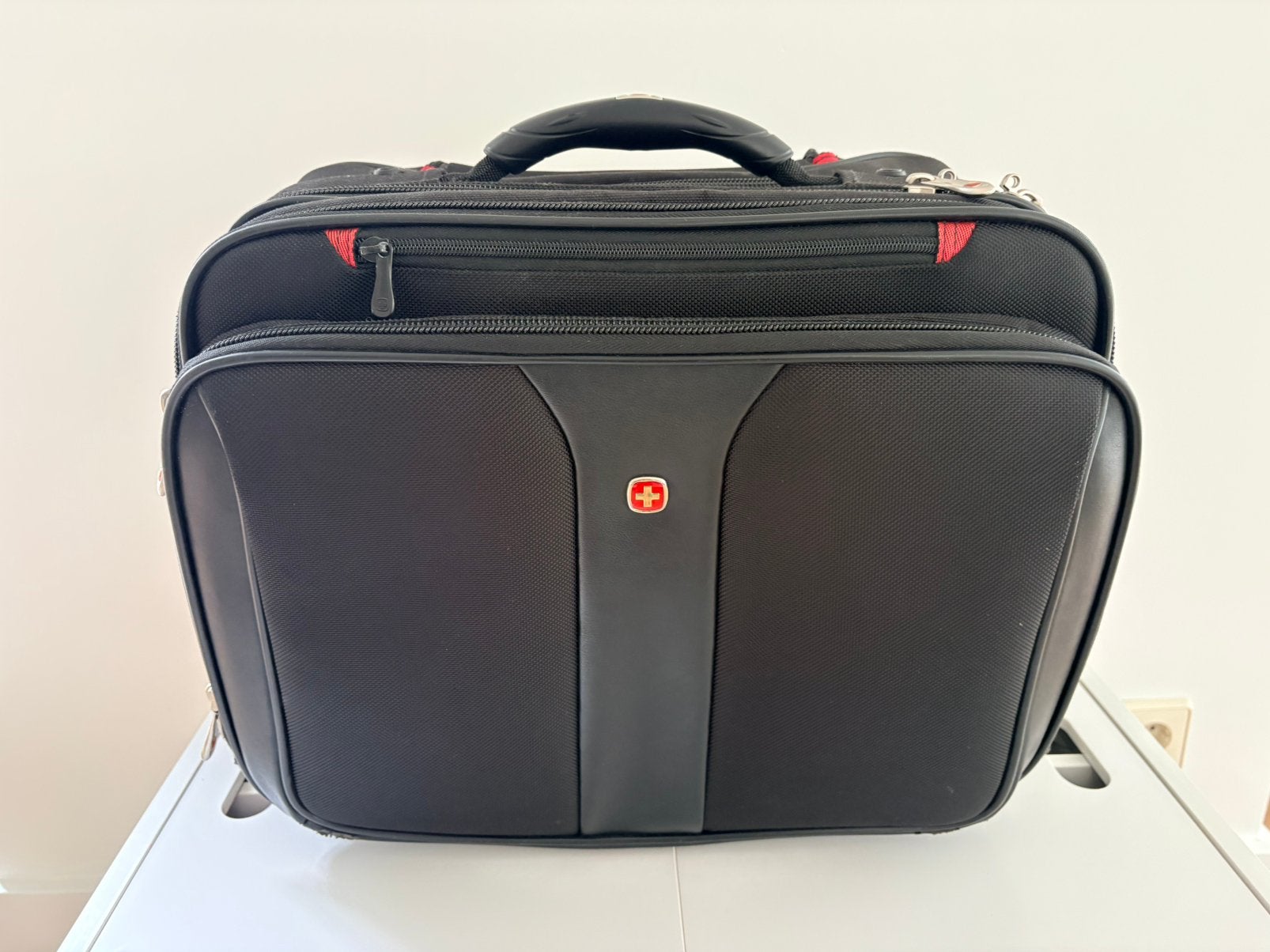 Wenger laptoptas met veel extra ruimte, Trolleytas, 17 inch of meer, Ophalen of Verzenden, Zo goed als nieuw