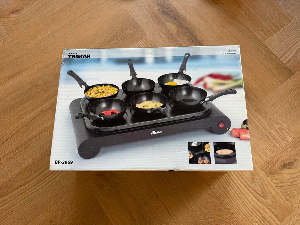 Tristar wokset met 6 pannetjes, Verzenden, Zo goed als nieuw, 4 t/m 7 personen