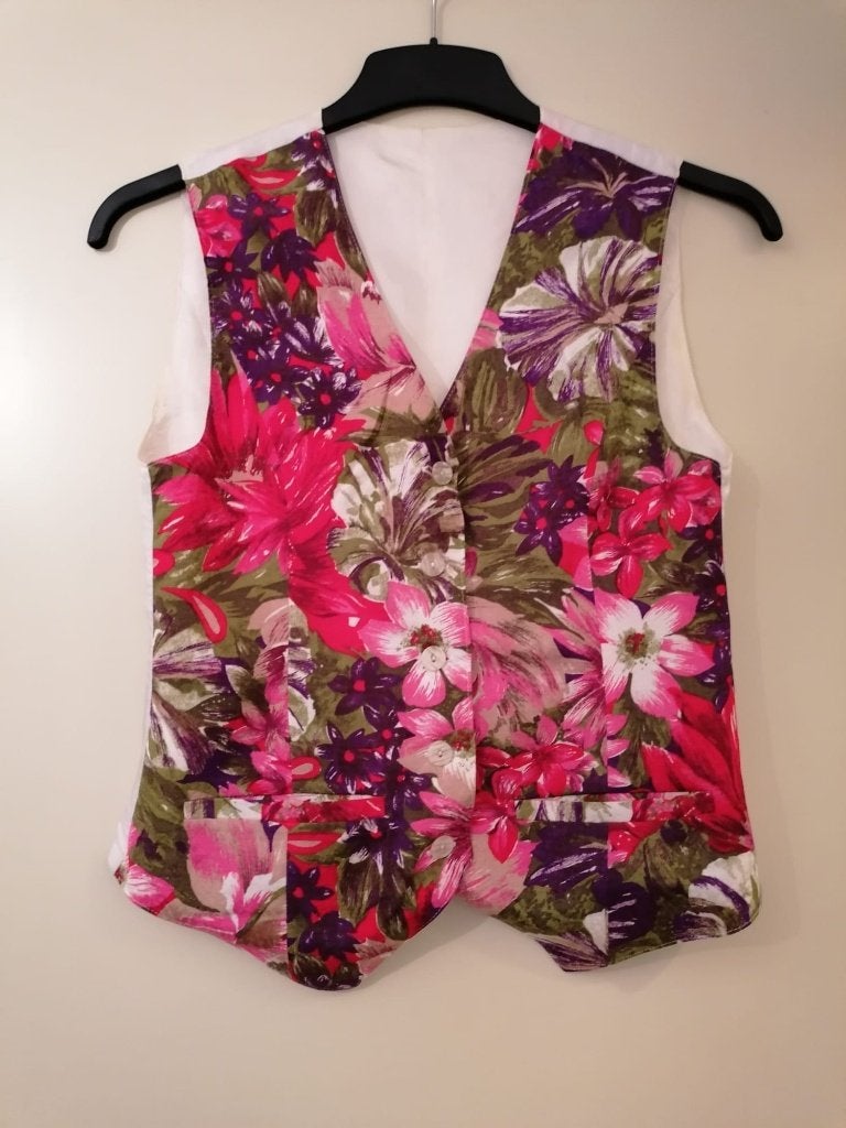 Zomerse gilet, wit met kleurige bloemen, S, zgan, zomer!, Ophalen of Verzenden, Zo goed als nieuw, Maat 36 (S), Wit