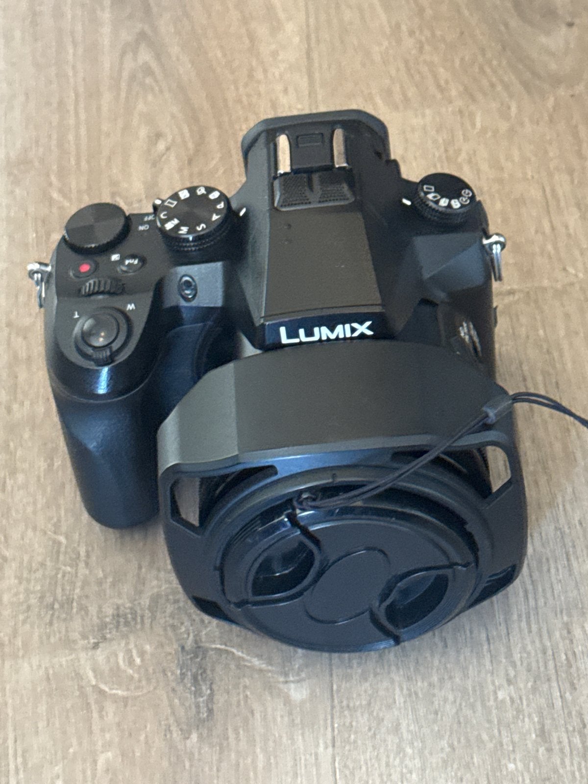 Panasonic Lumix DMC-FZ2000 Bridgecamera met accessoires, Panasonic, Beeldstabilisatie, Ophalen of Verzenden, Zo goed als nieuw