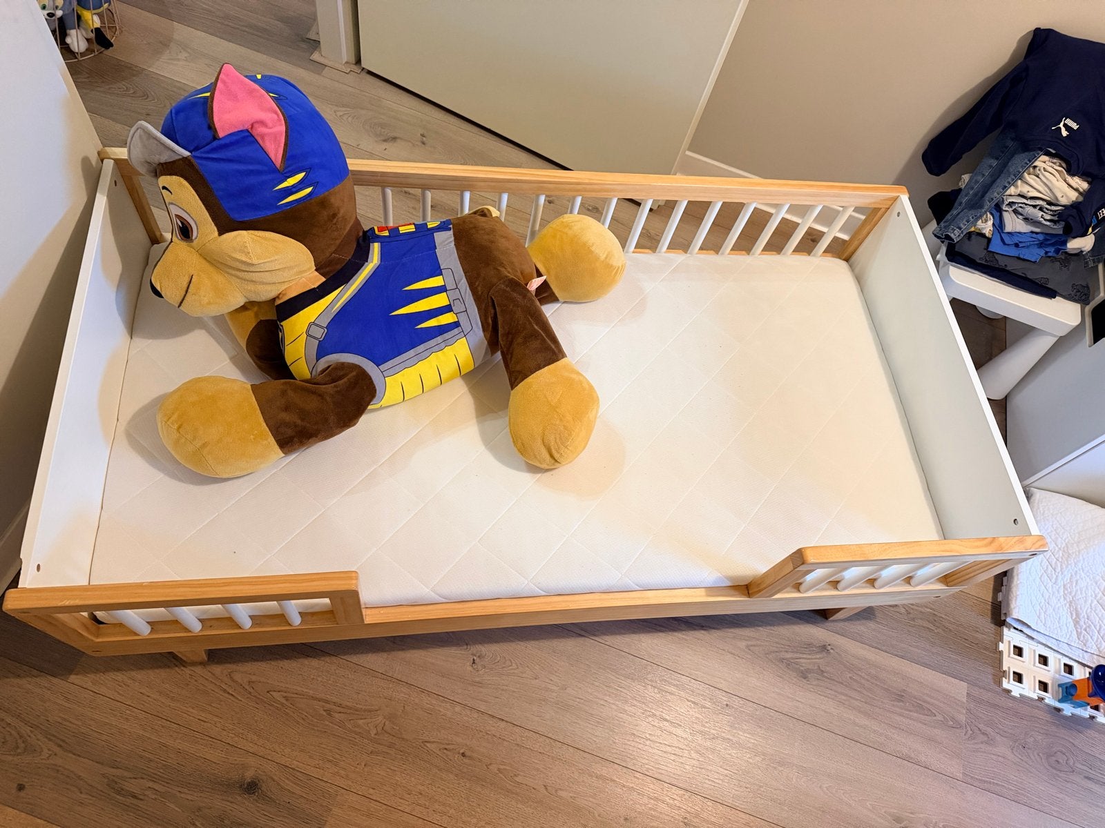 Petite Amélie juniorbed met matras - beschadigd, Huis en Inrichting, Ophalen, Gebruikt, 90 cm, Eenpersoons