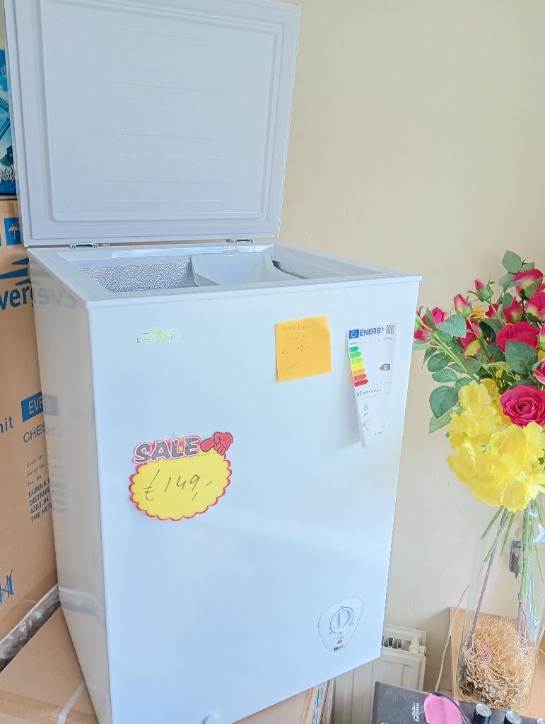 Nieuwe vrieskast en vrieskist met krasje en gar. actieprijs, Vrieskist, Nieuw, Minder dan 60 cm, Energieklasse A of zuiniger