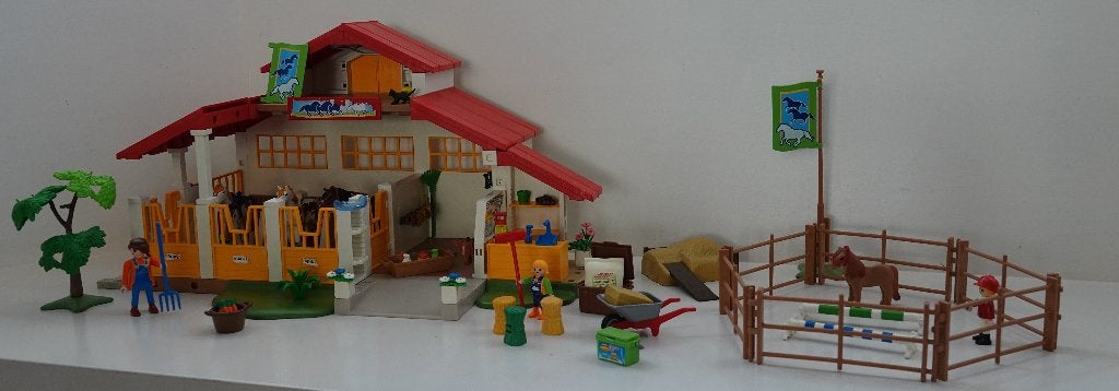 Grote Paardenmanege met Stallen Playmobil 4190, Gebouw, Complete set, Ophalen of Verzenden, Zo goed als nieuw