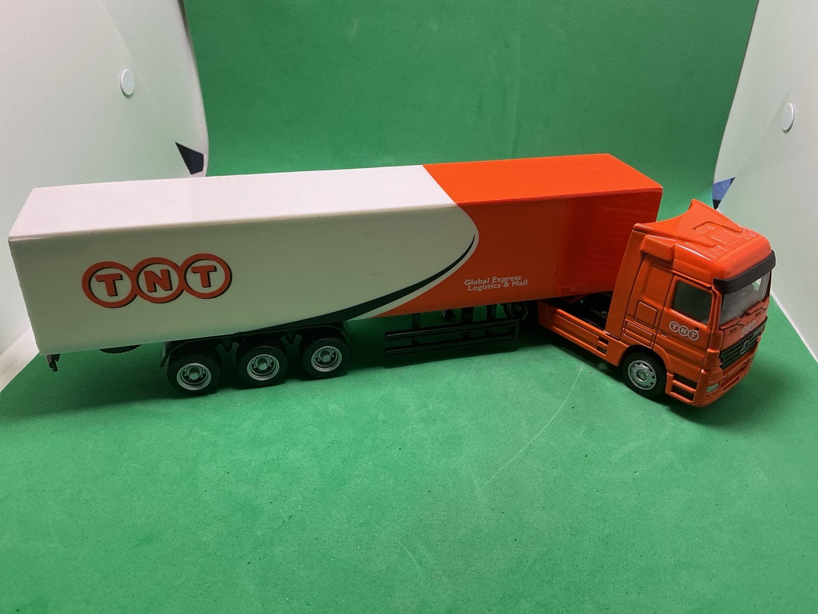 TNT vrachtwagen met oplegger - modelauto, Ophalen of Verzenden, Zo goed als nieuw
