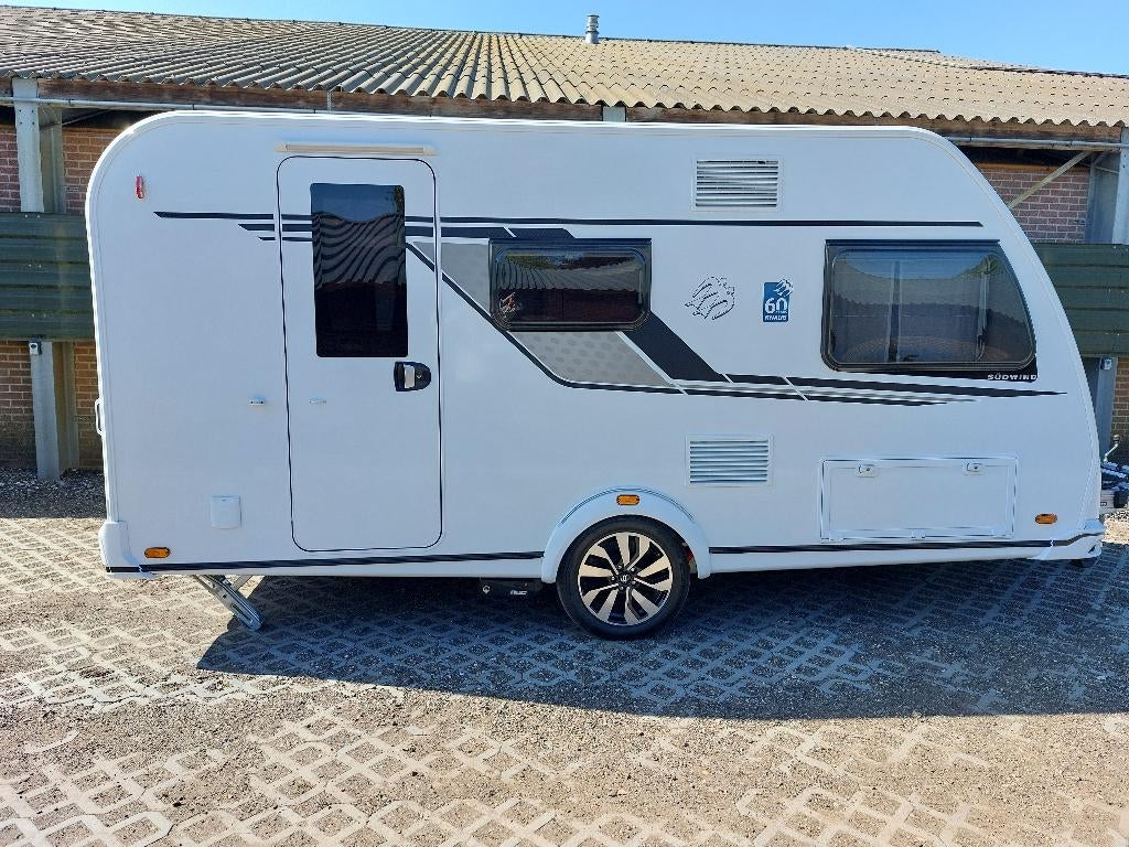 Knaus Sudwind 420 QD 60 jaar 2025 TENT/MOVER/FIETSDRAGER, Caravans en Kamperen, Schokbreker, Treinzit, Particulier, 5 tot 6 meter