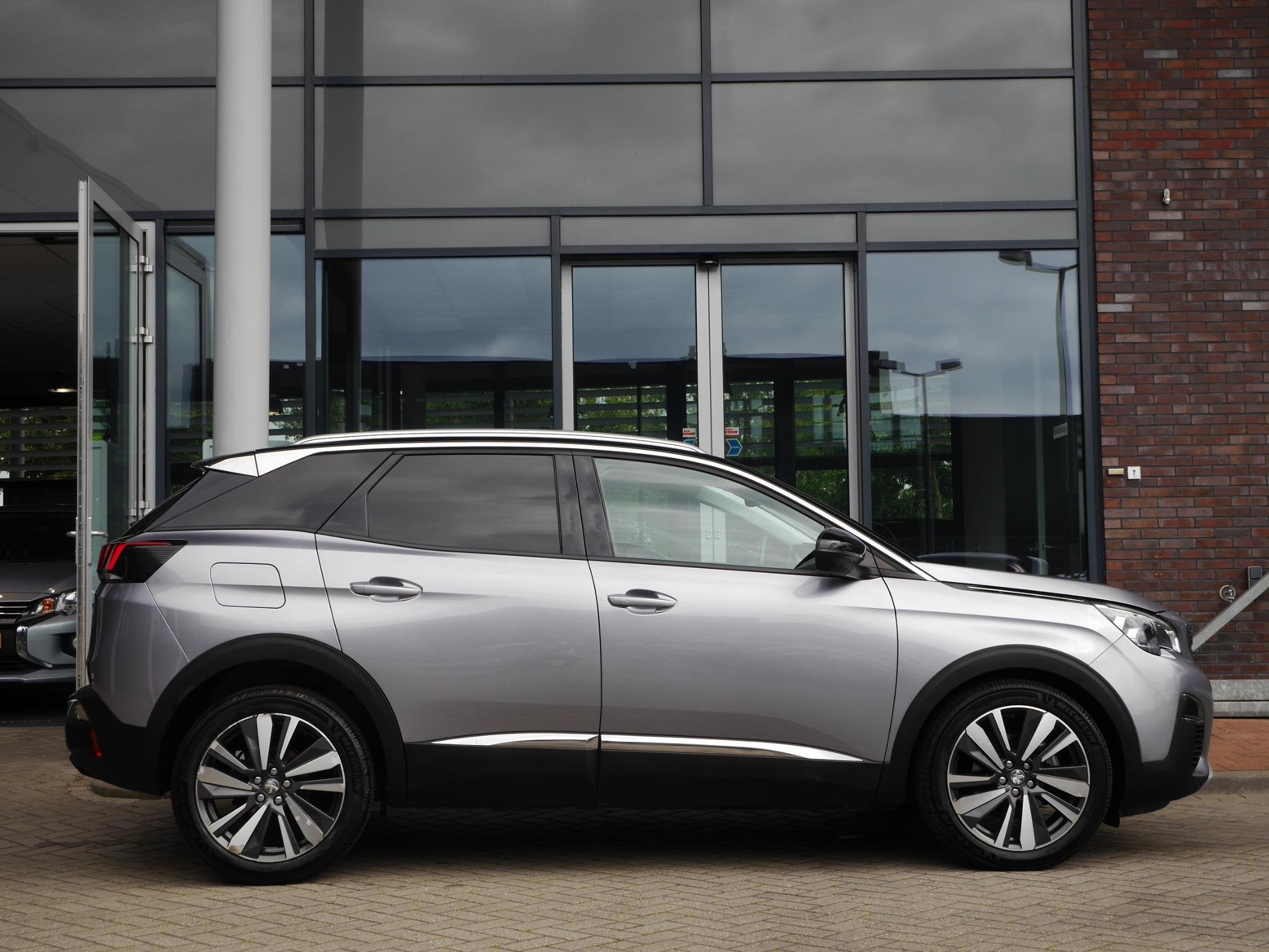 Peugeot 3008 1.2 PureTech Première | Elektrisch bedienbare, Gebruikt, Euro 6, 1199 cc, Leder en Stof