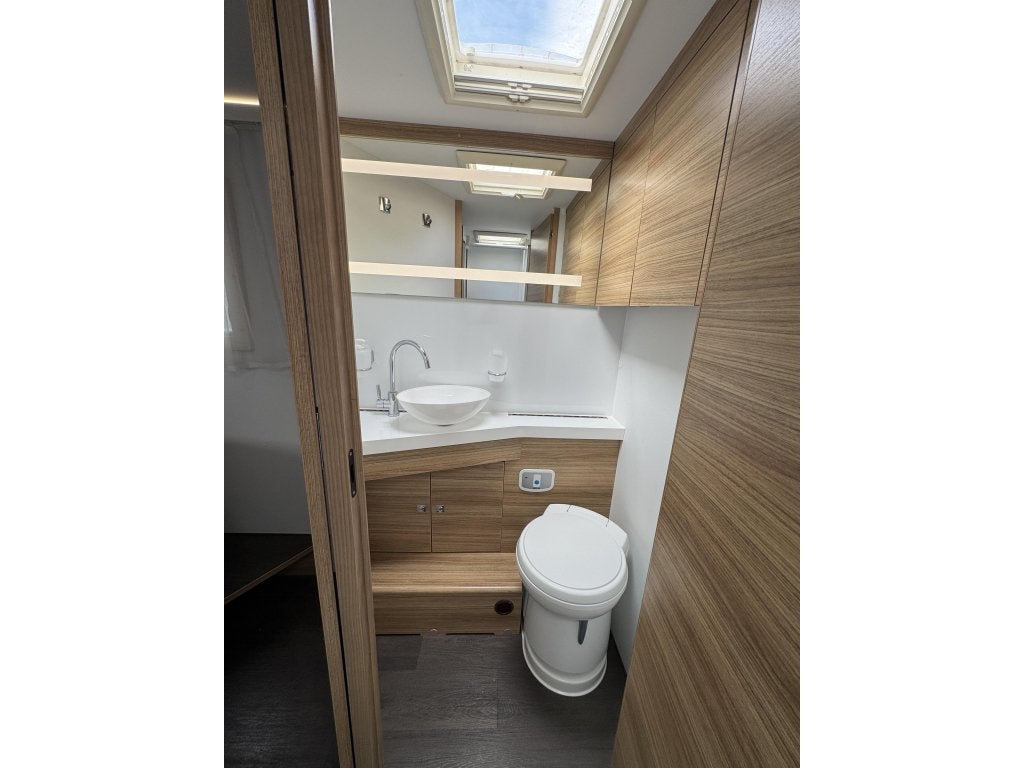 Foto 20 van Adria Sonic Plus I 700 DC - Dakairco!