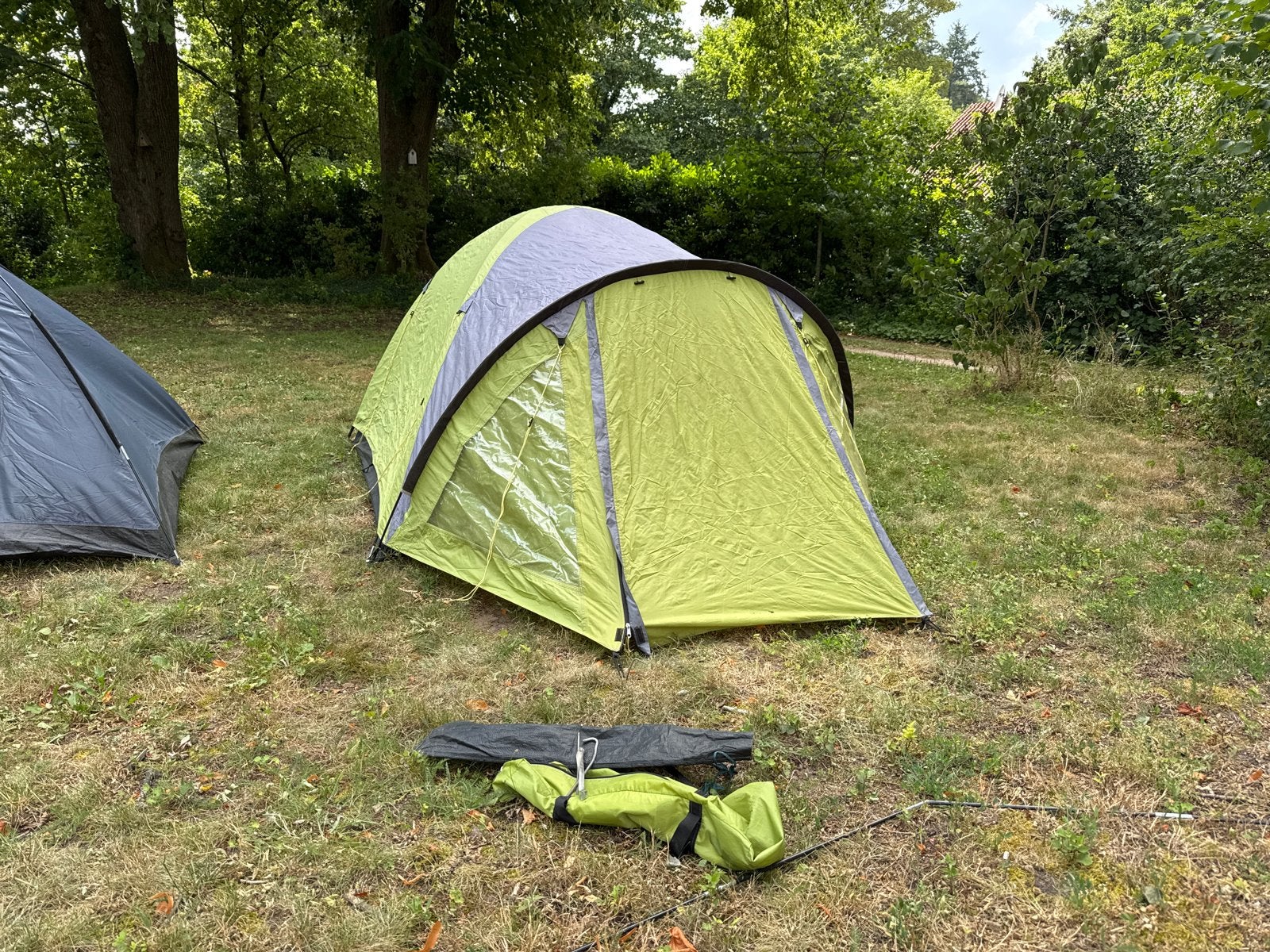 2x Eurotrail ‘Camp 3’ tenten, Caravans en Kamperen, Ophalen, Gebruikt, Tot en met 3