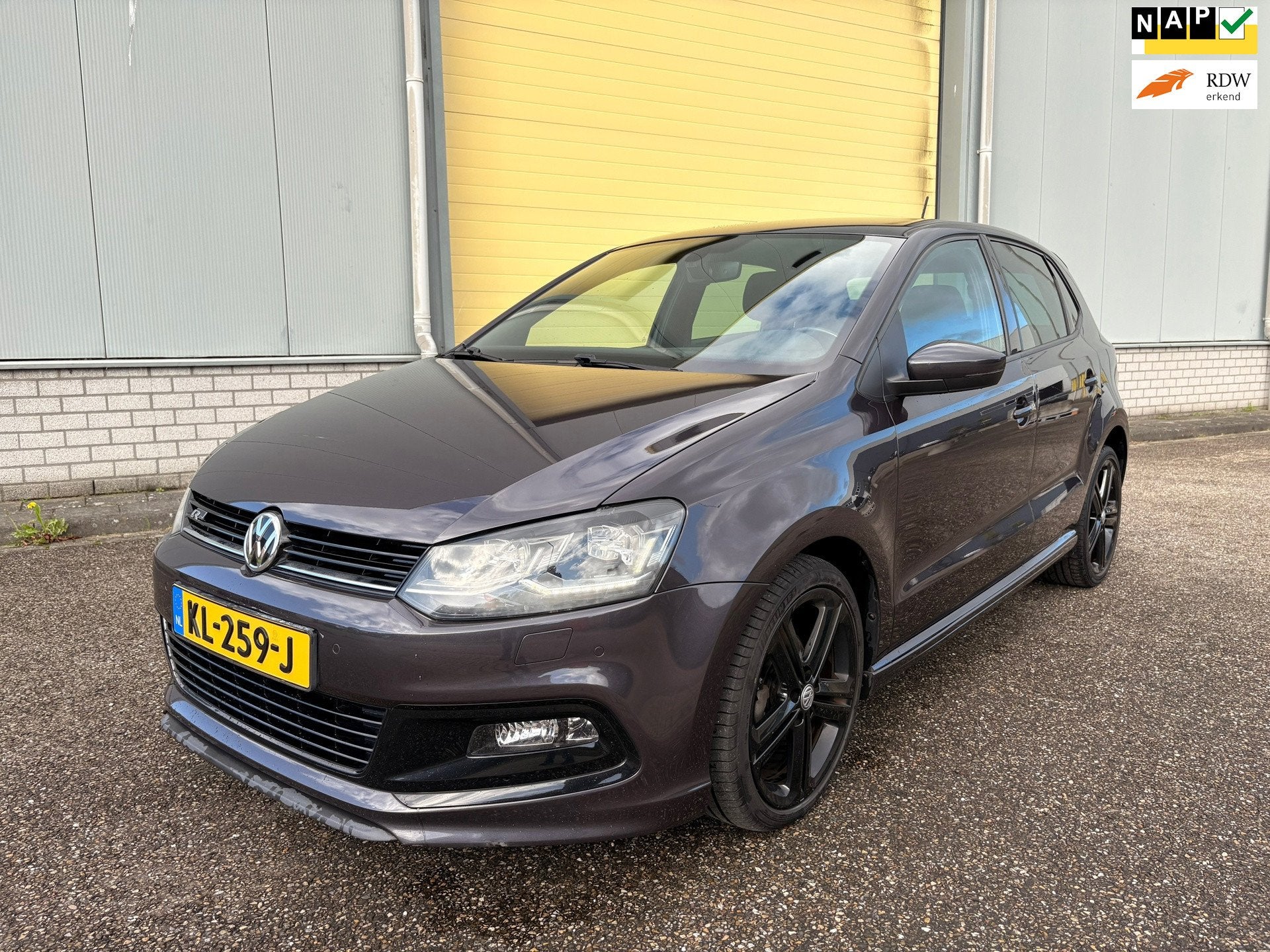 Volkswagen Polo 1.2 TSI R-Line DSG-Automaat 5-drs, Auto's, Dealer onderhouden, Euro 6, 4 cilinders, 1039 kg