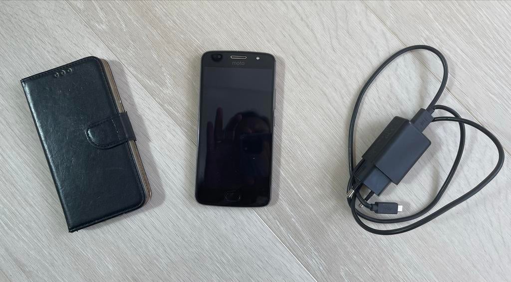 Motorola G5S (XT 1794) 32GB met oplader en hoesje, Telecommunicatie, Mobiele telefoons | Motorola, Ophalen, Gebruikt, Klassiek of Candybar