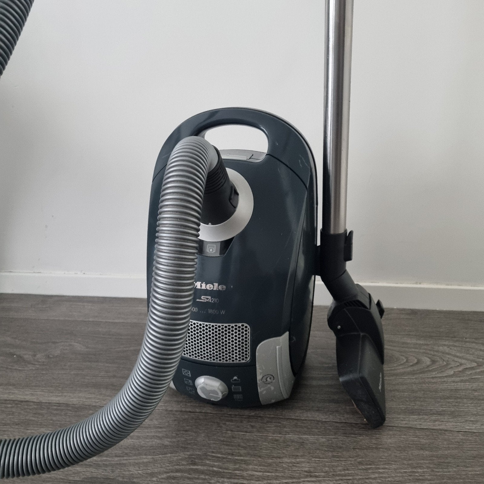 MIELE S4210 Stofzuiger met nieuw Stofzak., Gebruikt, 1600 tot 2000 watt, Industriële stofzuiger, Geschikt voor harde vloeren