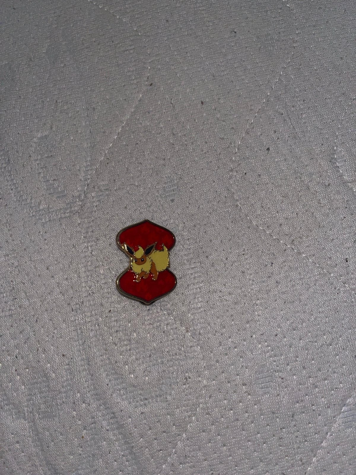 Flareon Pokémon Pin - Zeldzaam verzamelobject, Verzamelen, Speldjes, Pins en Buttons, Ophalen of Verzenden, Zo goed als nieuw