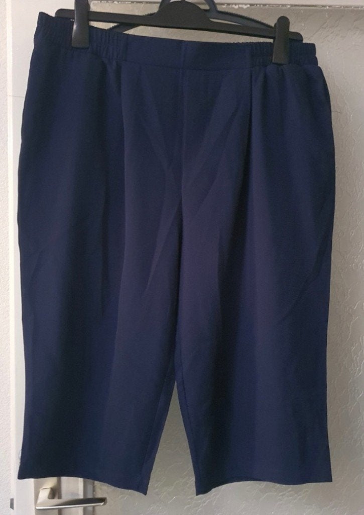 Donkerblauwe driekwart broek / capri broek Maat: XXL, Blauw, Maat 46/48 (XL) of groter, Nieuw, Ophalen of Verzenden