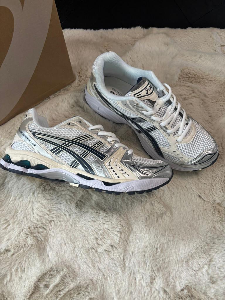 Asics Kayano 14, Ophalen of Verzenden, Nieuw, Wit, Sneakers of Gympen