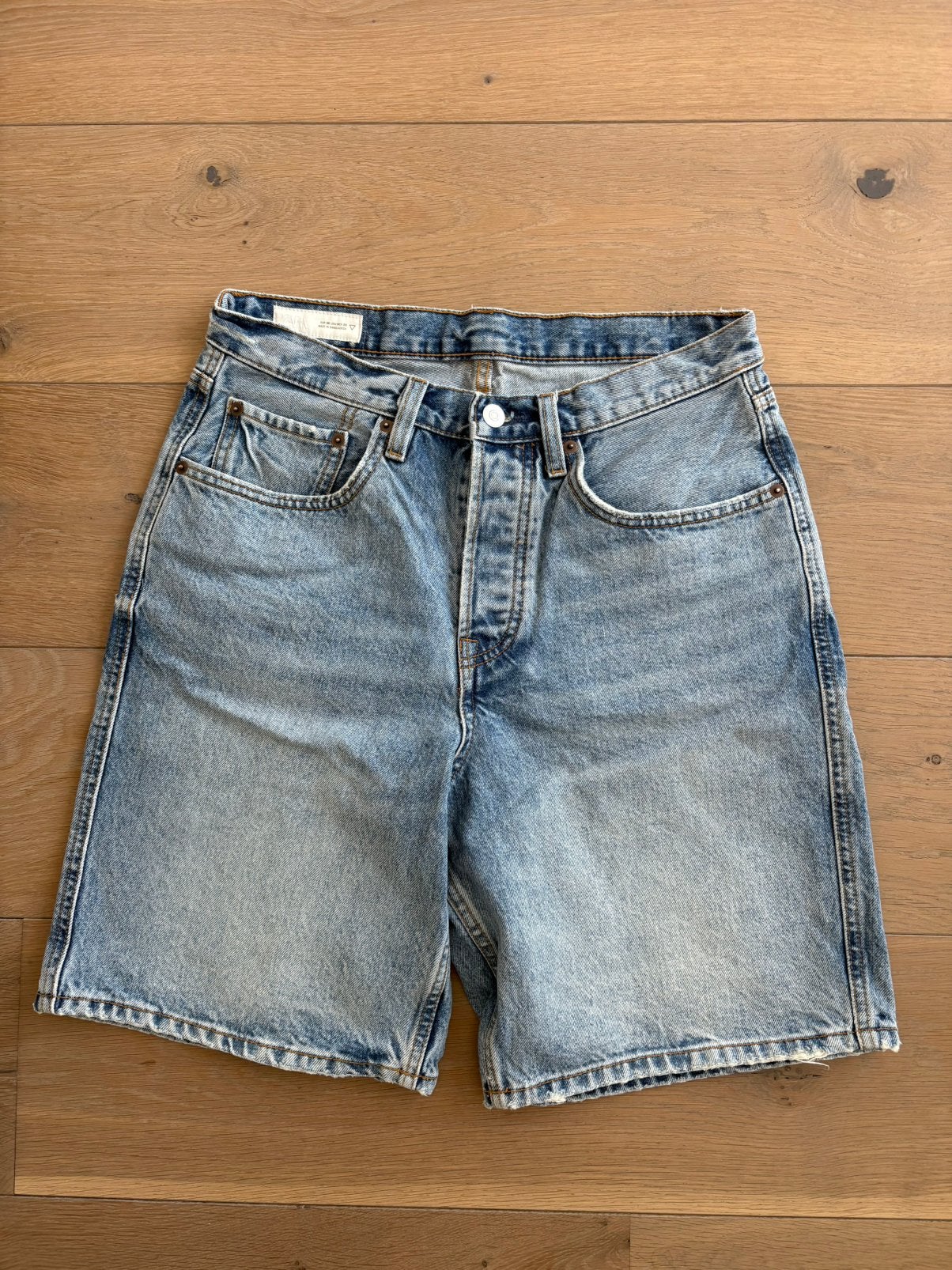 Levi’s korte spijkerboek, Kleding | Dames, Ophalen of Verzenden, Zo goed als nieuw, Blauw, W27 (confectie 34) of kleiner