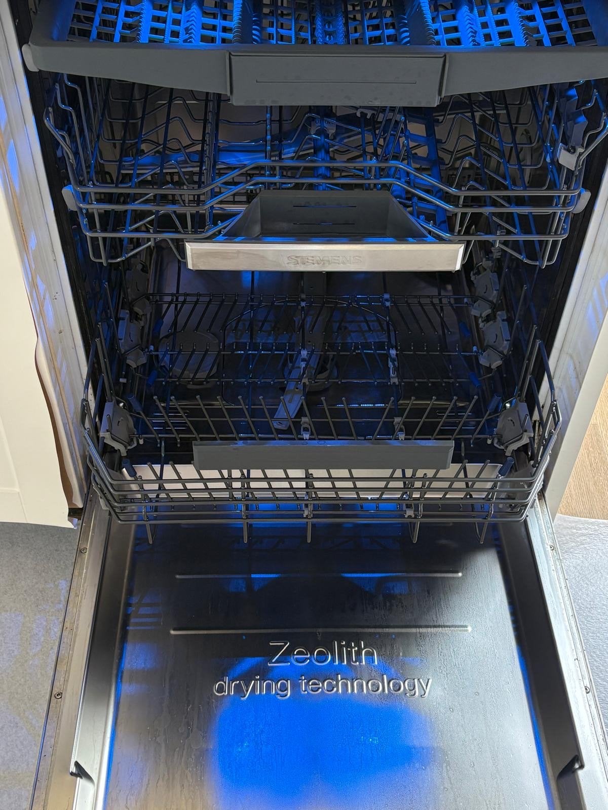 Siemens inbouw vaatwasser met Zeolith droogtechnologie, Witgoed en Apparatuur, Vaatwasmachines, Zo goed als nieuw, Inbouw, 85 tot 90 cm
