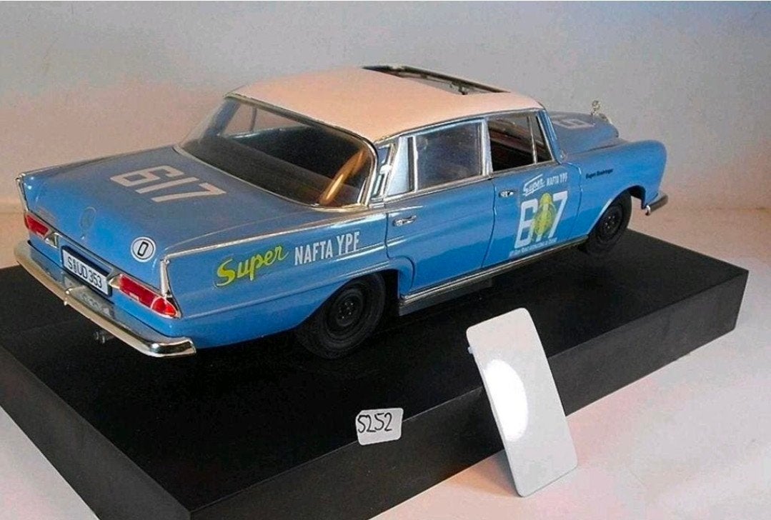 Revell
Mercedes Benz 300 SE
Bohringer/ Kaiser
1:18

Verzendk, Ophalen of Verzenden, Revell