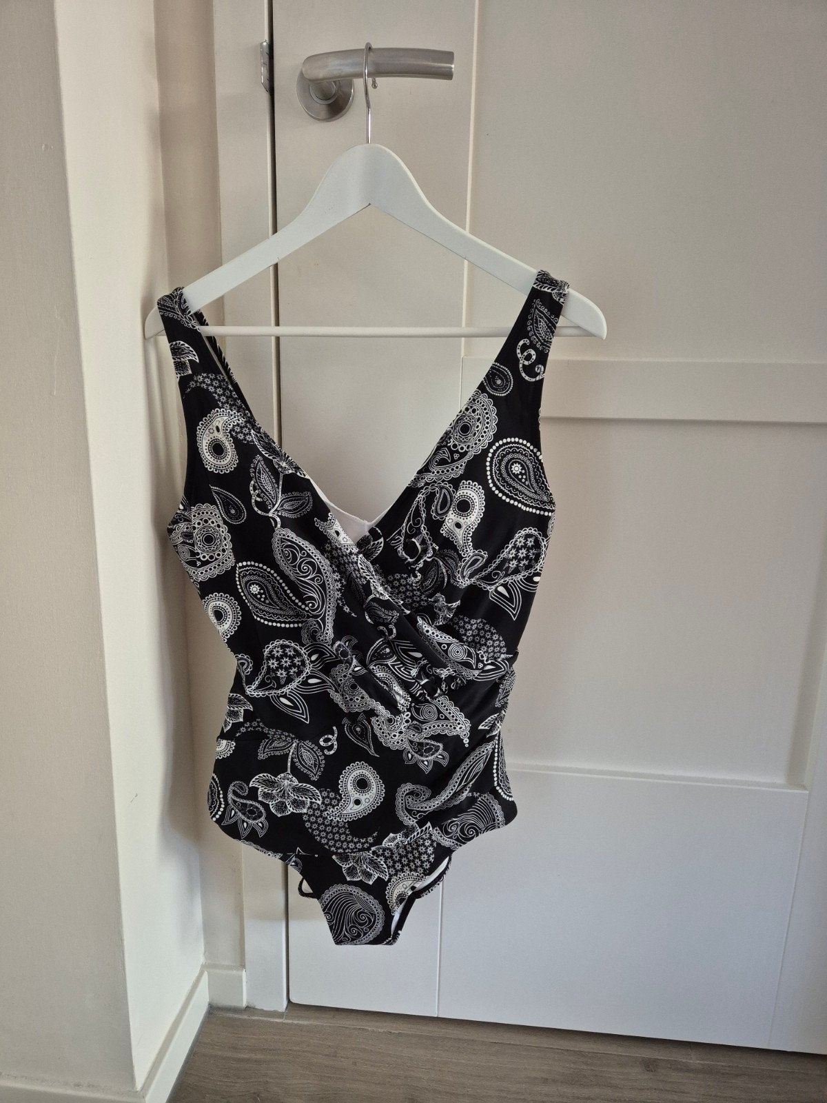 Corrigerend badpak met paisley print - Maat 42/44, Ophalen of Verzenden, Zo goed als nieuw, Meerkleurig, Badpak