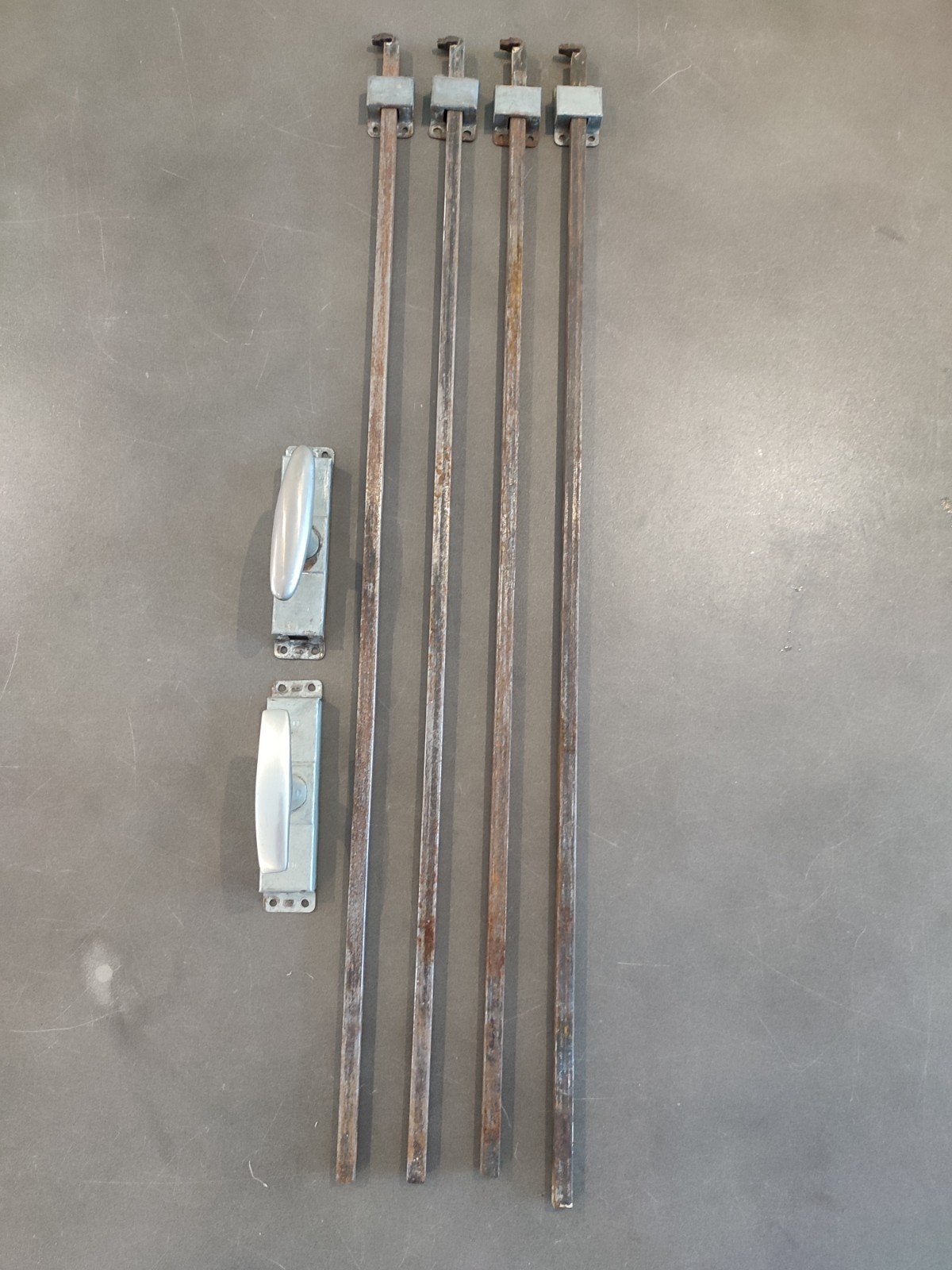 Espagnolet sluitingen (2 stuks), Ophalen of Verzenden, Gebruikt, IJzer