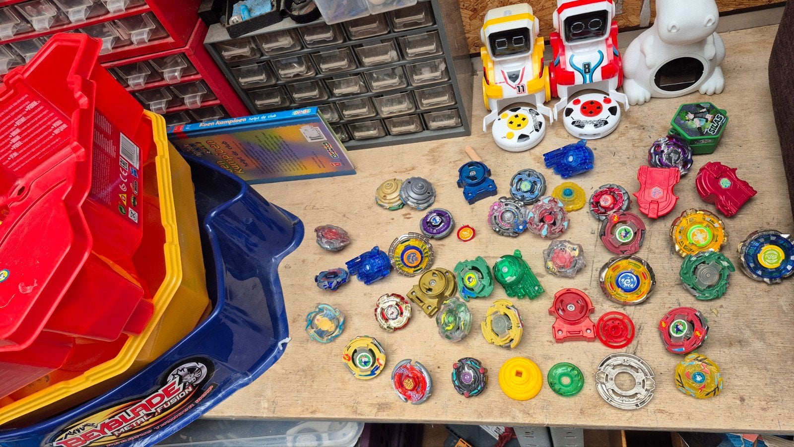 Grote collectie Beyblade Metal Fusion en accessoires, Ophalen of Verzenden, Gebruikt, Jongen of Meisje