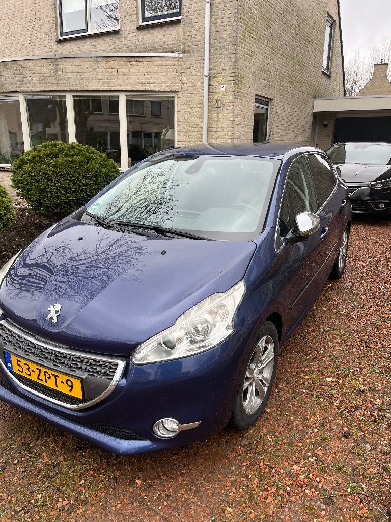 Peugeot 208 1.6 VTI 2013 - kapotte zuigerveer, Voorwielaandrijving, 4 cilinders, Blauw, 49 €/maand