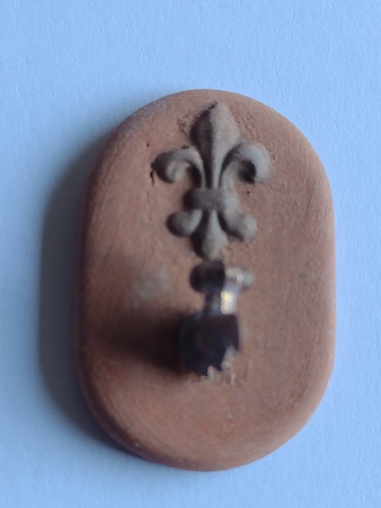 buitenkraan keramiek achterplaat met fleur de lys ornament, Ophalen, Nieuw, Sanitair
