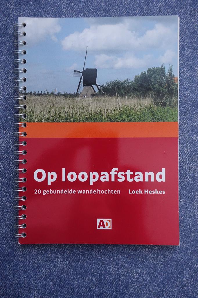 Loek Heskes. Op loopafstand (wandelingen), Europa, Ophalen of Verzenden, Reisgids of -boek, Gelezen