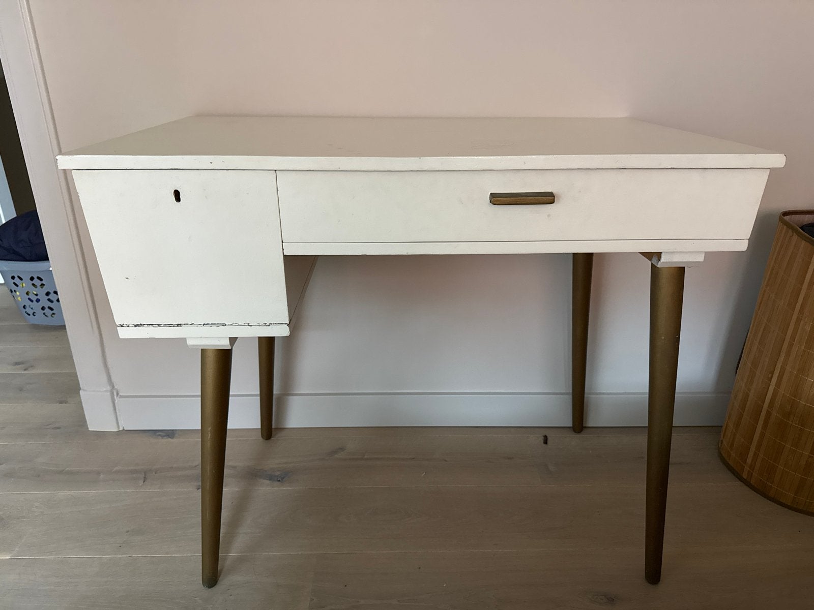 Vintage wit bureau met lade en opbergvak, Huis en Inrichting, Ophalen, Overige typen, Gebruikt, Vintage