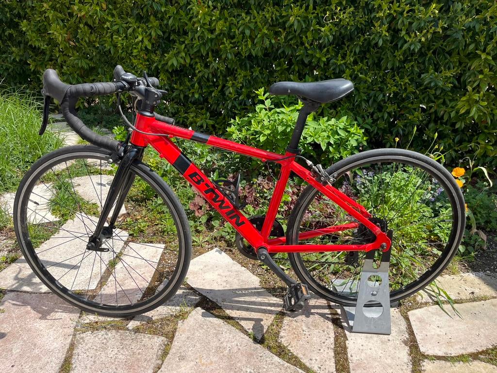 B’TWIN TRIBAN 100 kinder racefiets 26 inch, Fietsen en Brommers, Fietsen | Racefietsen, Zo goed als nieuw, Overige merken, Minder dan 10 versnellingen