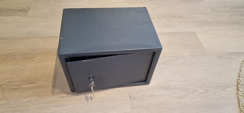 Kleine kluis met sleutels, wandmontage mogelijk, Ophalen, Gebruikt, Brandkast