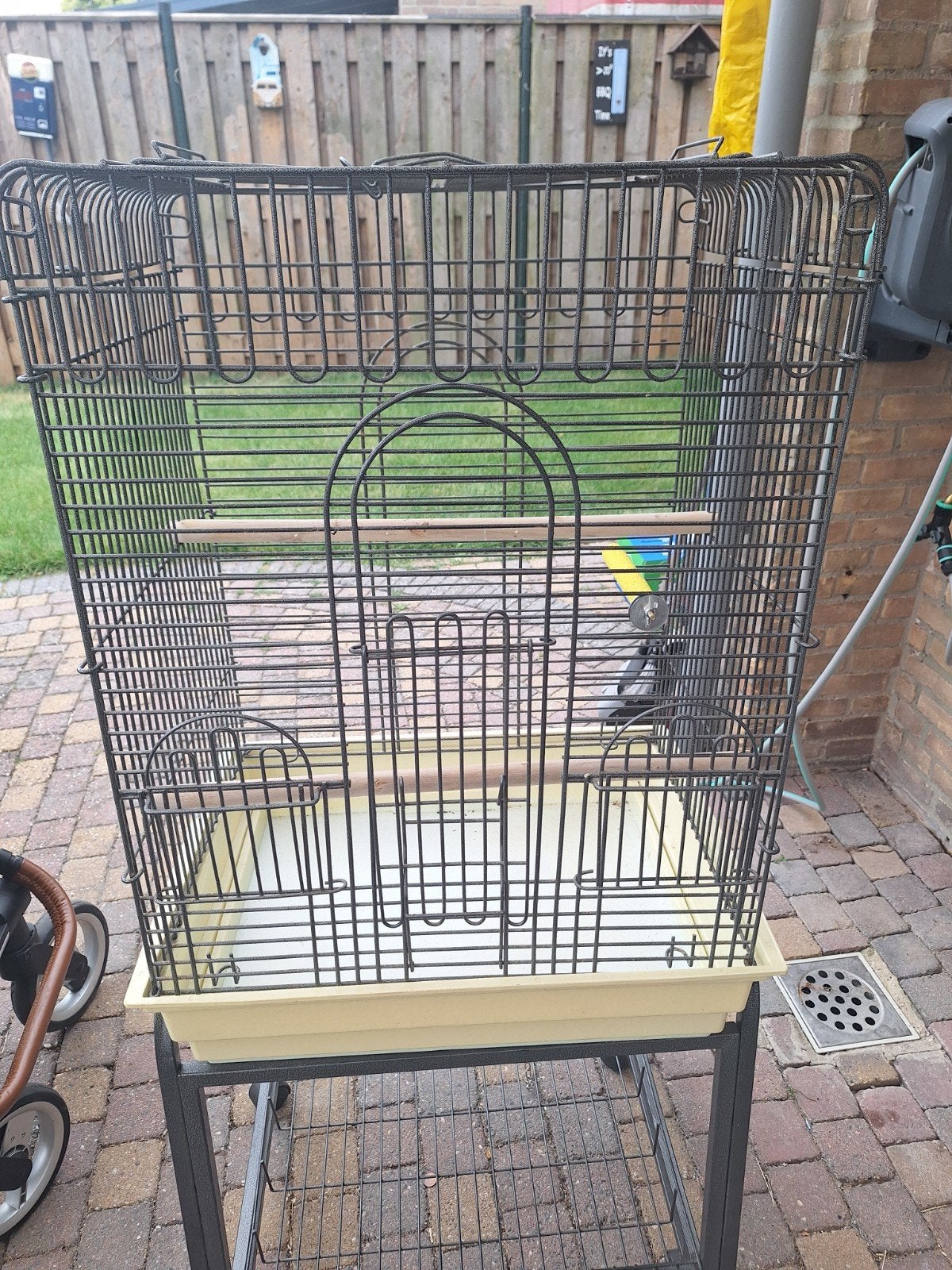 mooie kooi op wieltjes, Ophalen, Zo goed als nieuw, Metaal, Vogelkooi