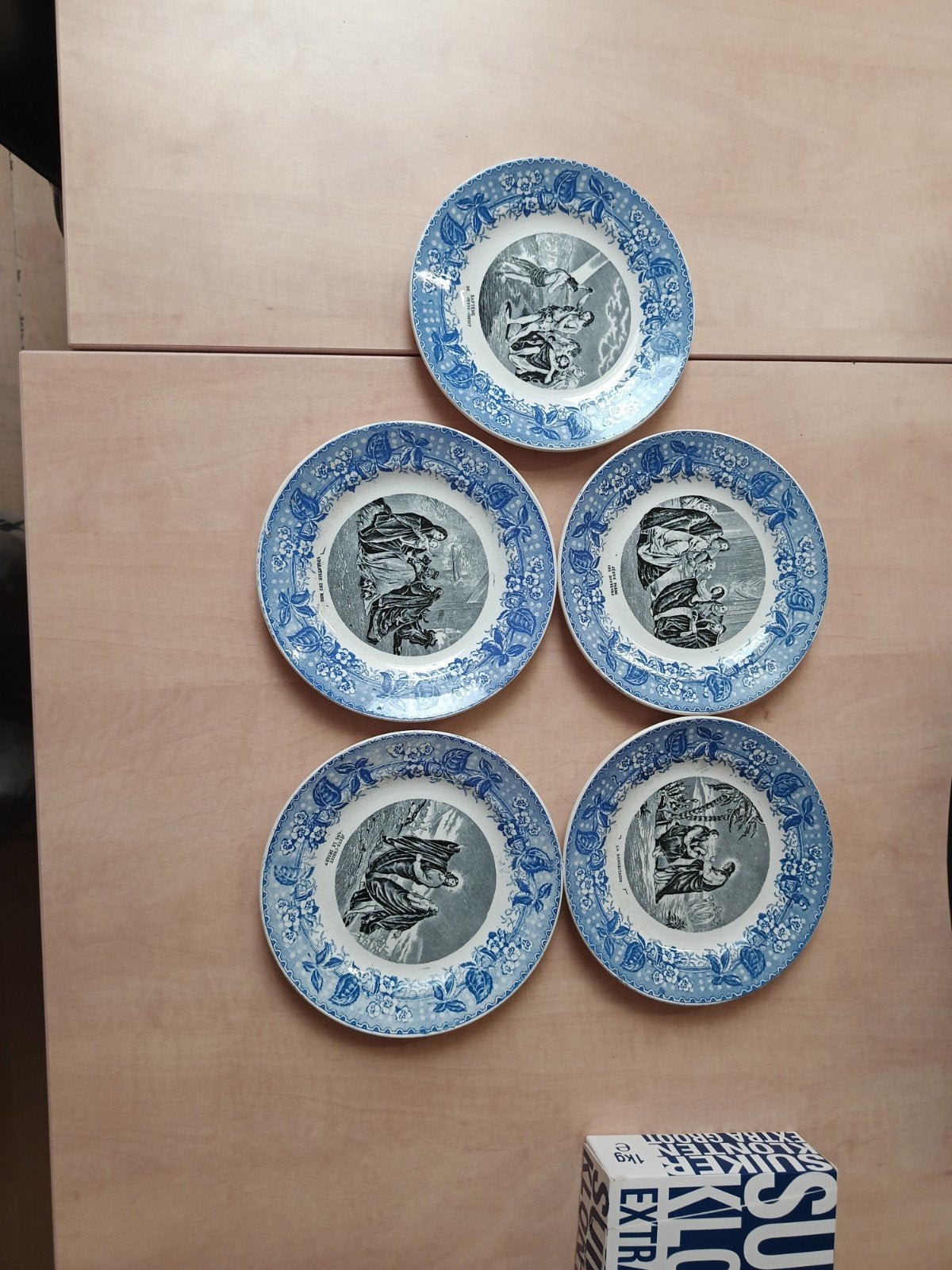 Set van 5 antieke Maastrichtse aardewerk borden, Ophalen of Verzenden