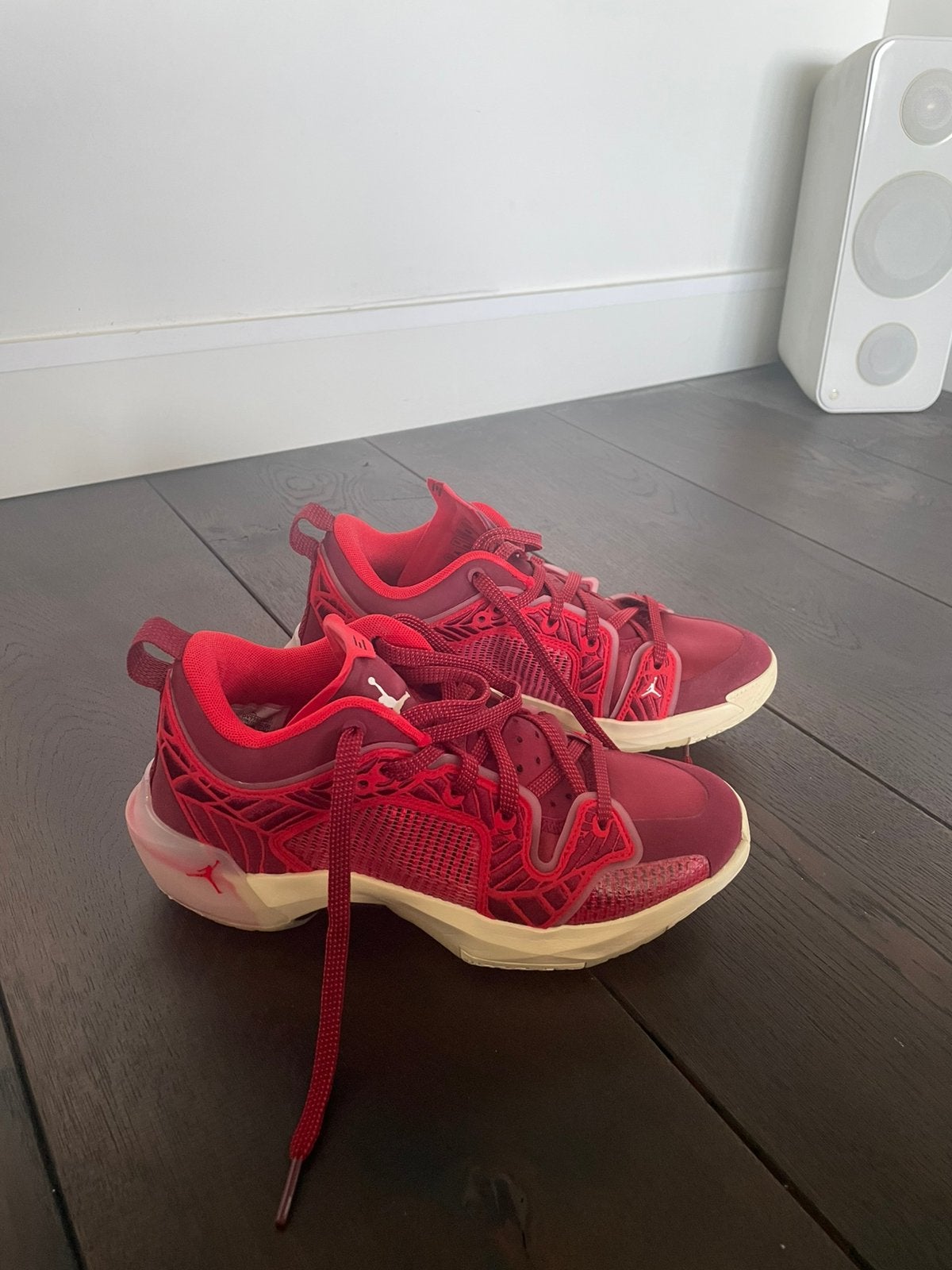 Air Jordan XXXVII Low University Red, Ophalen of Verzenden, Zo goed als nieuw, Overige kleuren