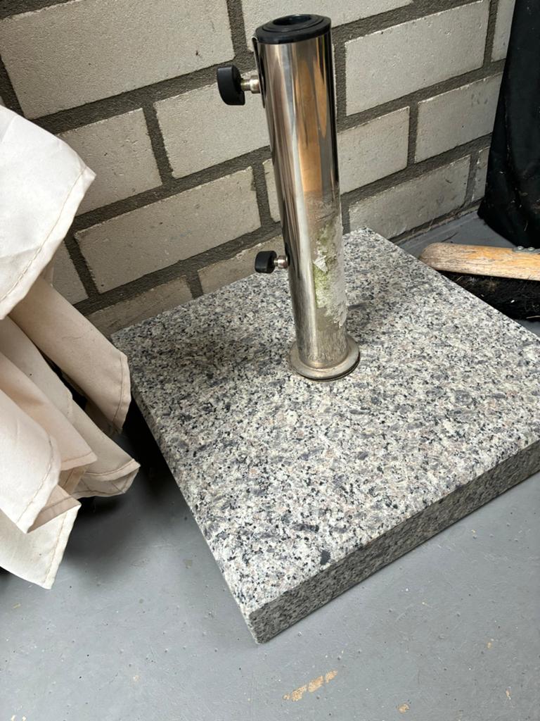Betonnen parasolvoet - Geschikt voor diverse parasolstokken, Tuin en Terras, Parasols, Ophalen of Verzenden, Zo goed als nieuw
