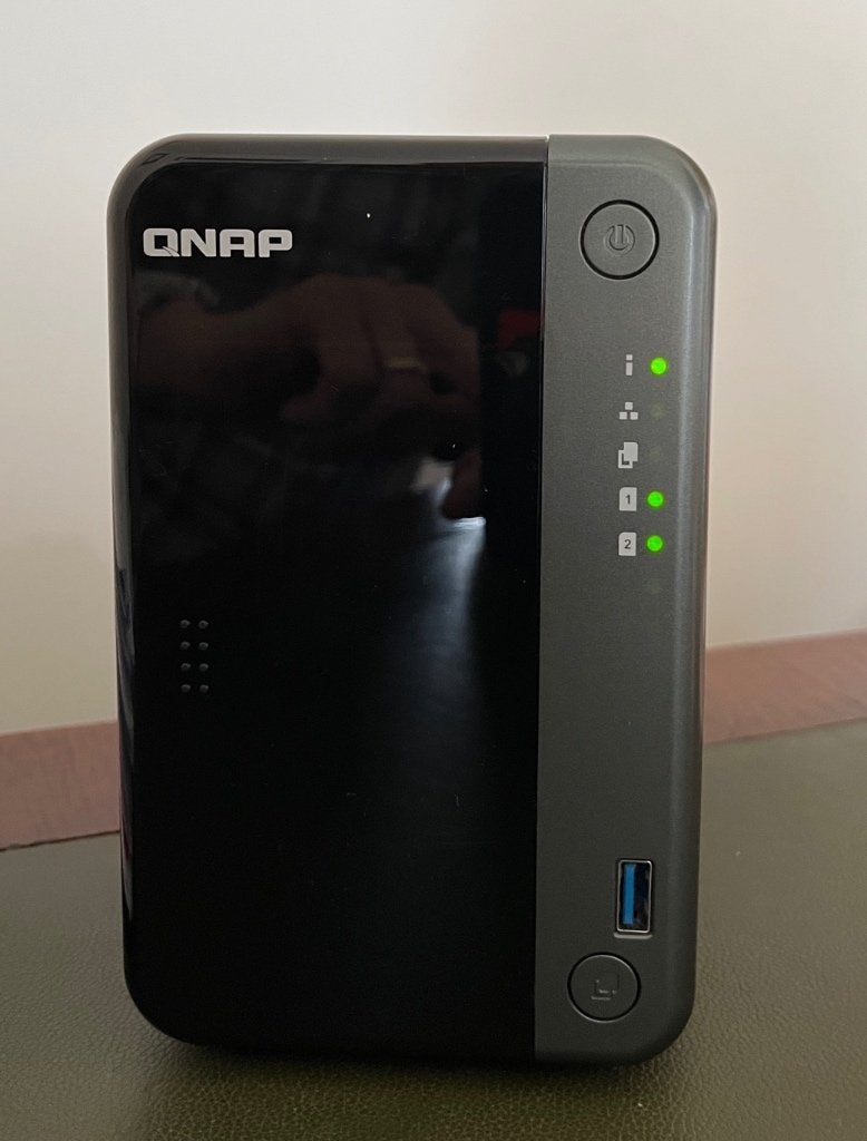 QNAP TS-253D-8G NAS + 3x SSD (2TB+500GB+250GB), Computers en Software, Ophalen of Verzenden, Gebruikt