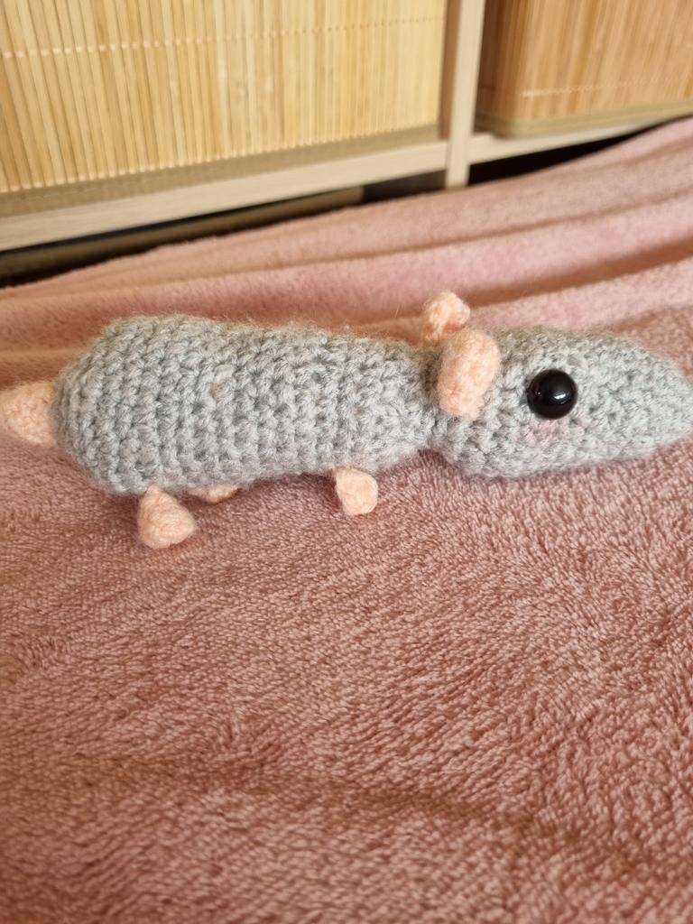 Gehaakte knuffel rat - 24x4 cm, Kinderen en Baby's, Speelgoed | Knuffels en Pluche, Ophalen, Handgemaakt, Overige typen, Grijs