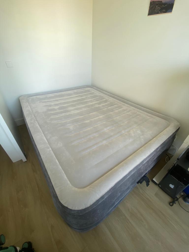 Electric air mattress, Caravans en Kamperen, Ophalen, Zo goed als nieuw