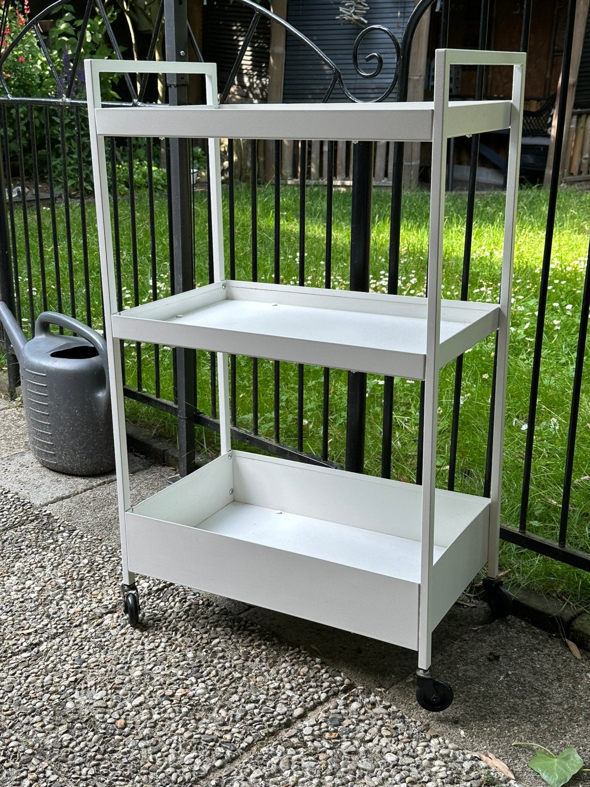 Degelijk ijzeren schappen karretje met wieltjes ( Roltafel), Ophalen of Verzenden, Zo goed als nieuw, 75 cm of meer, 60 cm of meer