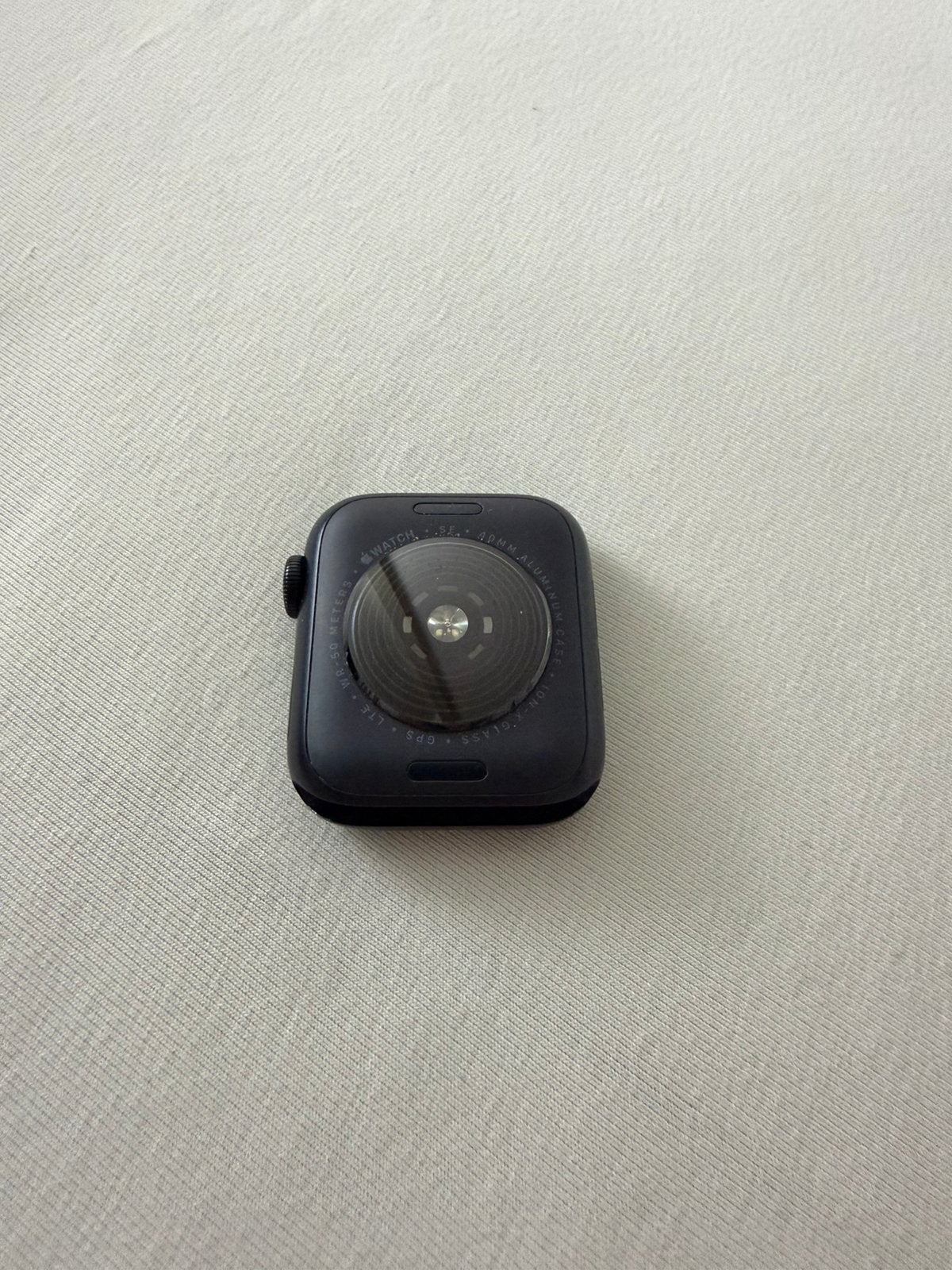 Foto 3 van Apple Watch SE (2022) 4G 40mm Midnight Aluminium 96% accu