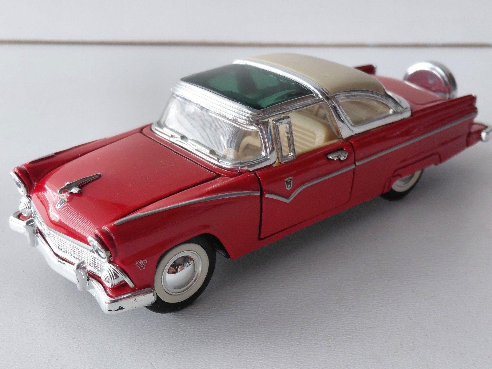 Road Signature Ford Crown Victoria modelauto miniatuurauto, Ophalen of Verzenden, Zo goed als nieuw, Auto, Overige merken