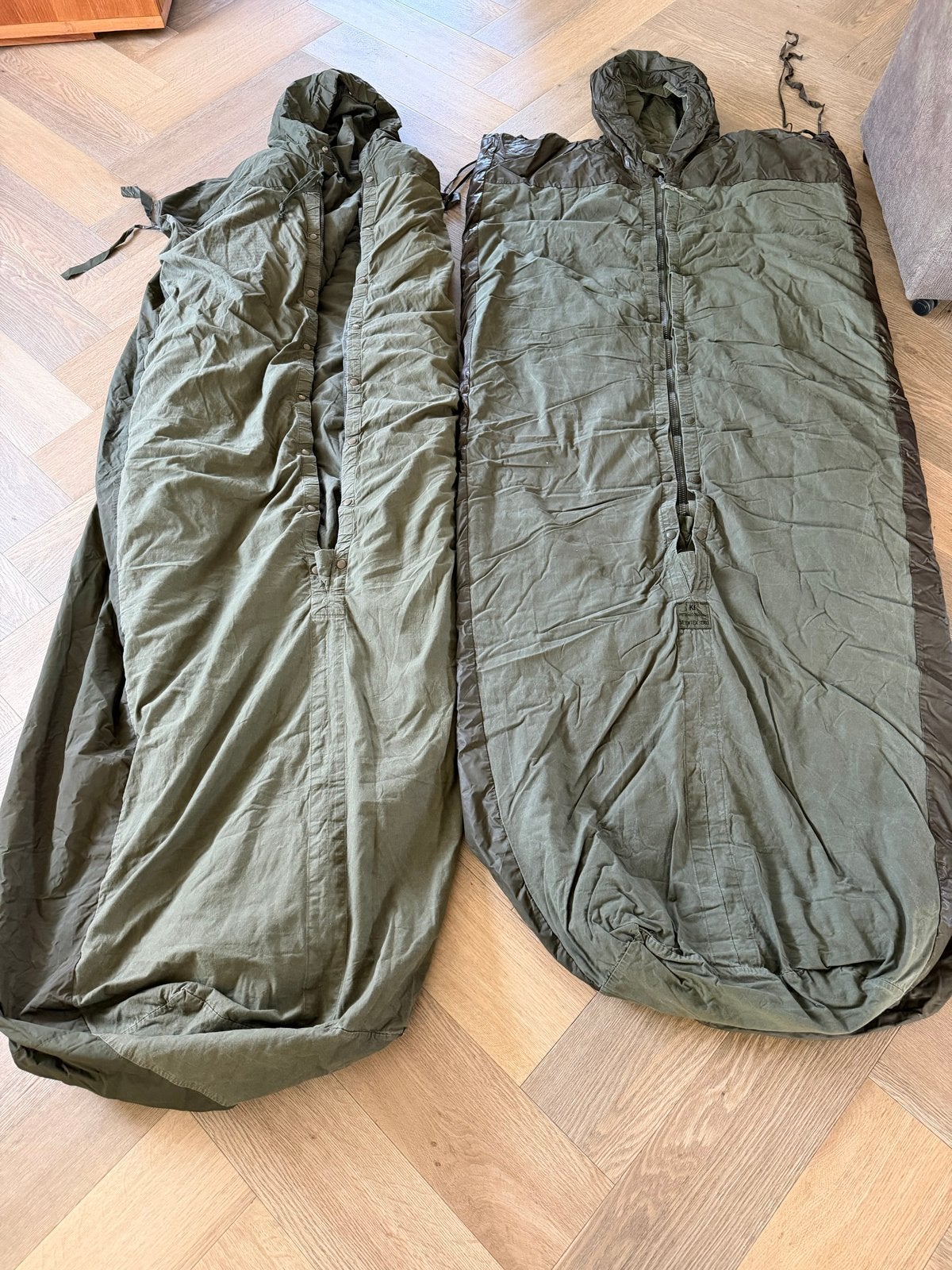 2x KL , NL Leger slaapzakken Seyntex 1983 & 1986 - KL, Ophalen of Verzenden, Gebruikt