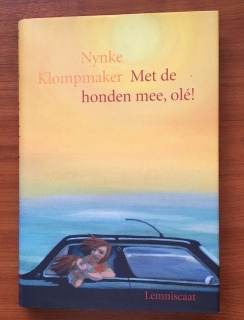 Nynke Klompmaker: Met de honden mee, olé, Ophalen of Verzenden, Zo goed als nieuw, Nynke Klompmaker, Fictie
