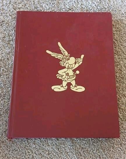 Asterix - 4 verhalen 1975, Boeken, Gelezen, Eén stripboek, Ophalen of Verzenden, Goscinny & Uderzo