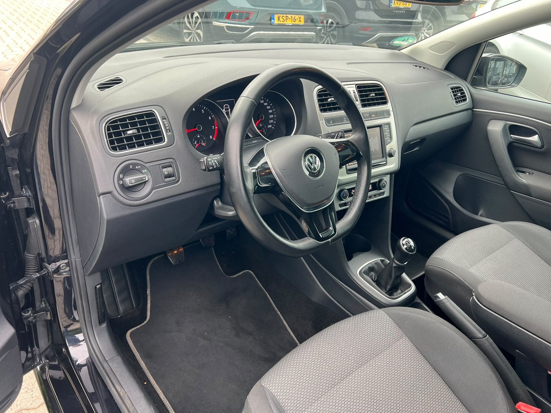 Volkswagen Polo 1.2 TSI Comfortline pano, stoelverw, cruise,, Auto's, Stof, Gebruikt, Zwart, 4 cilinders