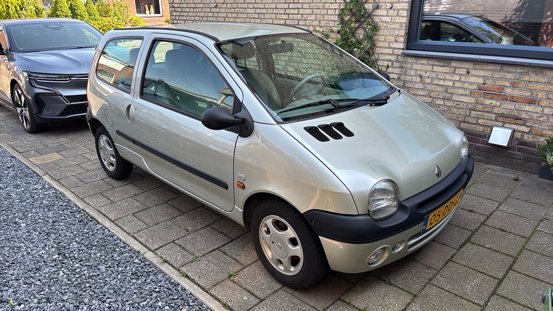Twingo 1.2 Matic Initiale  bj1999 NAP 77698 km, 600 kg, 4 cilinders, Elektrische ramen, Grijs